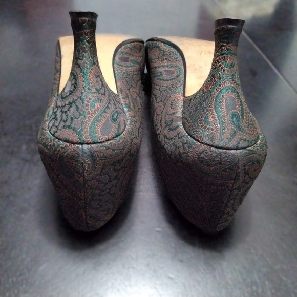 Kenneth Cole Women's Tapestry Pumps Size 7B - Picture 5 of 5